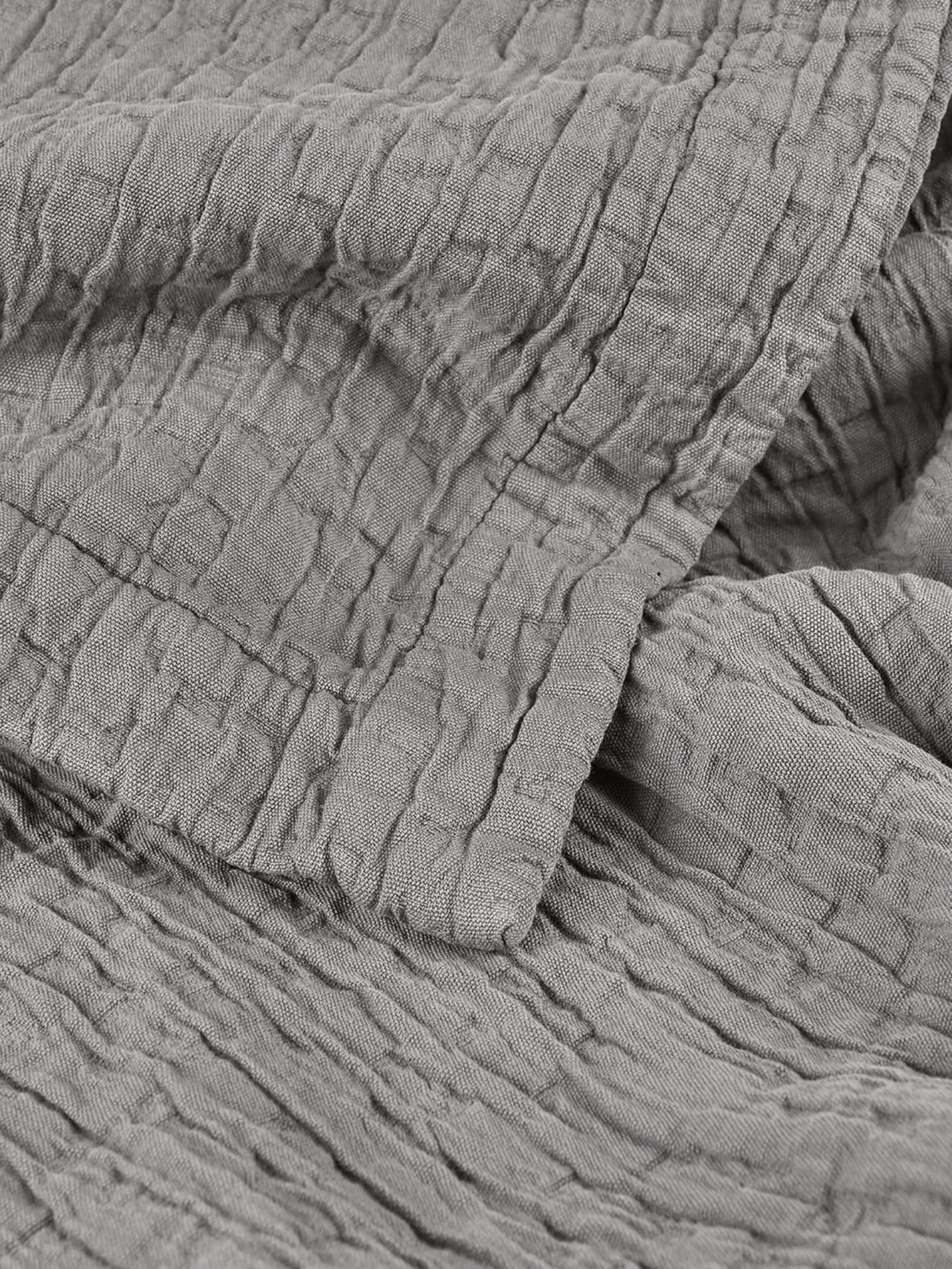 Wrinkle Coverlet