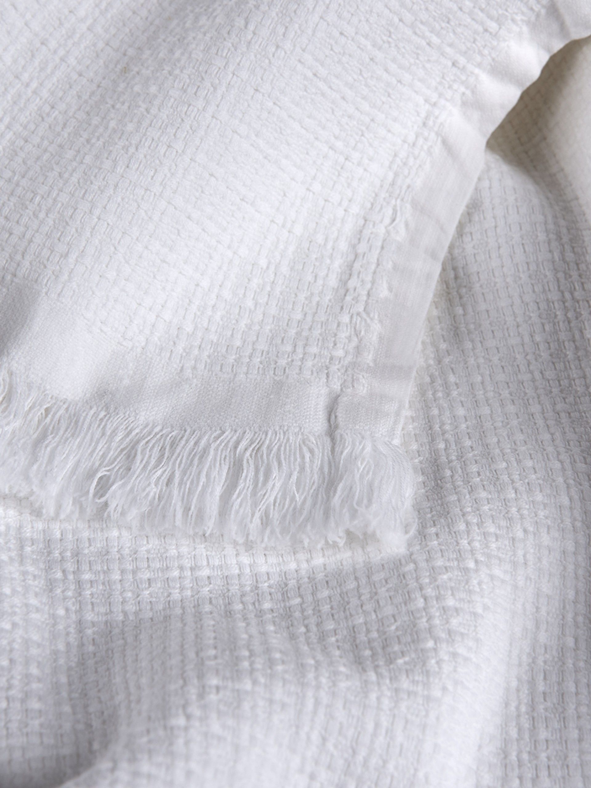 Manta Diseño Geométrico con Flecos